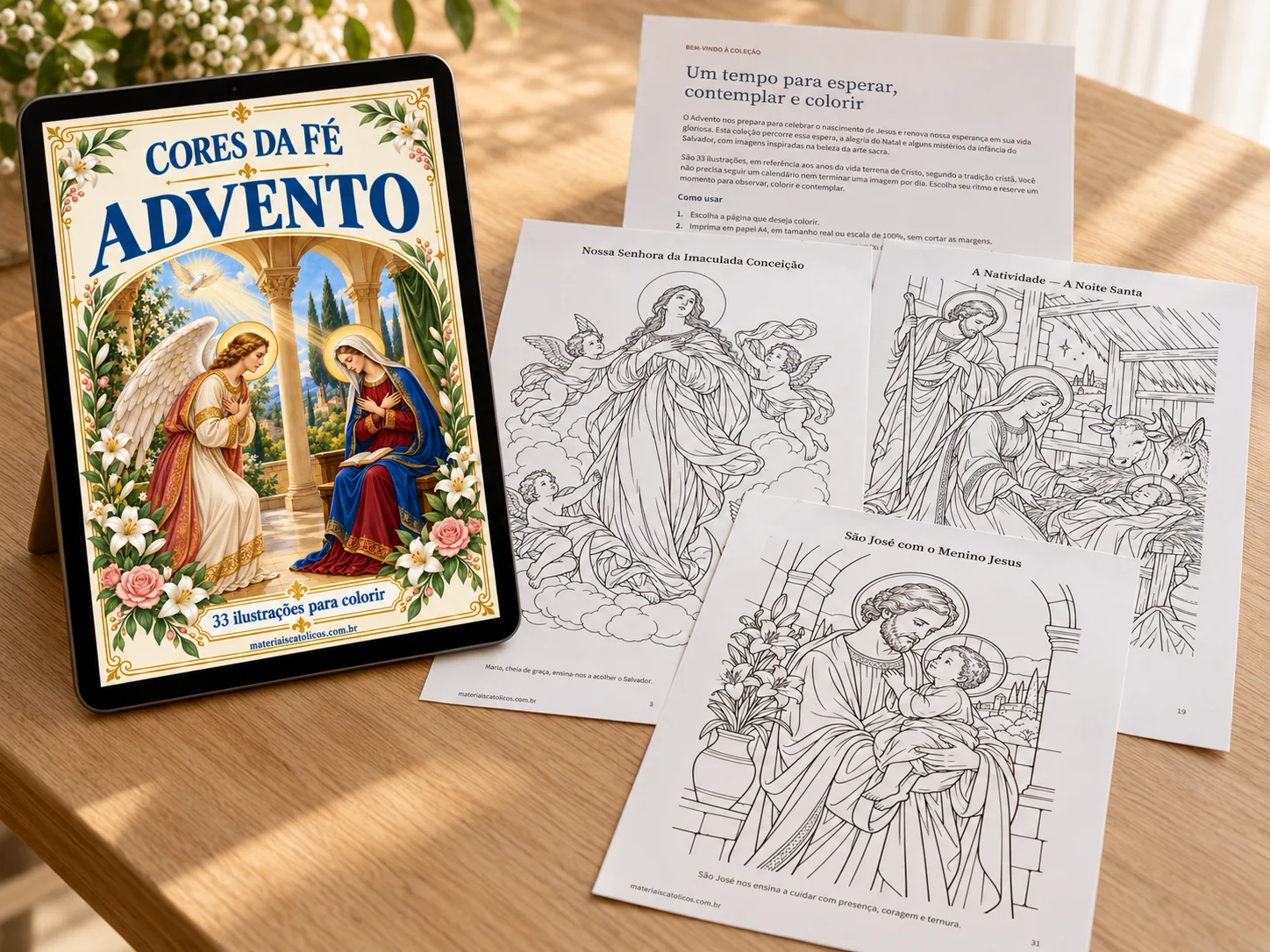 Cores da Fé: Advento exibido em um tablet ao lado de páginas impressas.