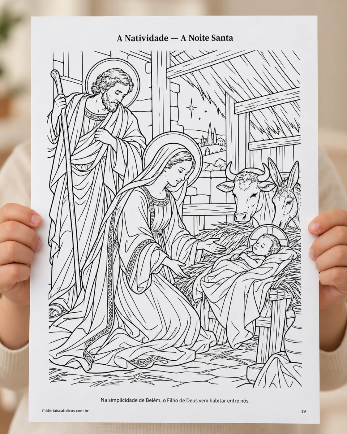 Mãos infantis apresentam a página A Natividade — A Noite Santa.